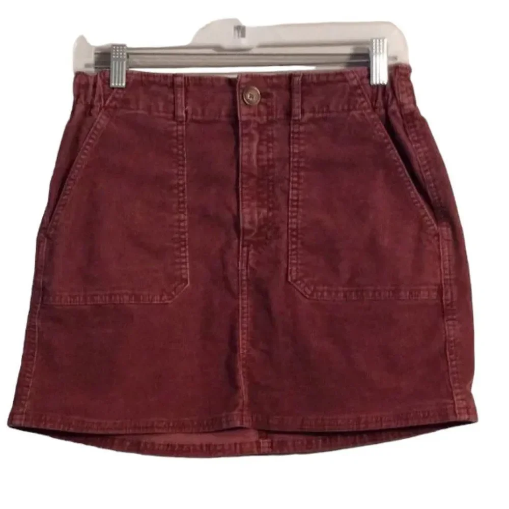 American Eagle Super stretch size 6 mini skirt corduroy look dark pink pockets